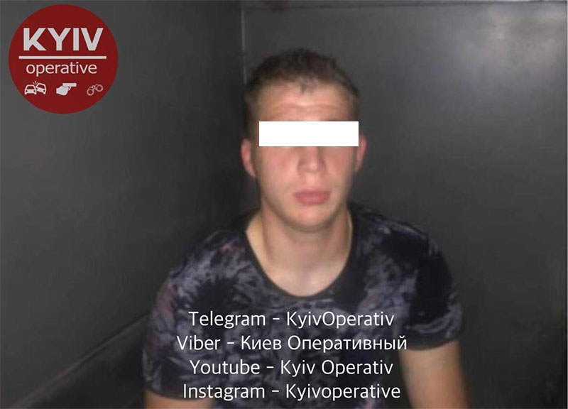 У мережі з'явилися дані хулігана, який облив Порошенко зеленкою