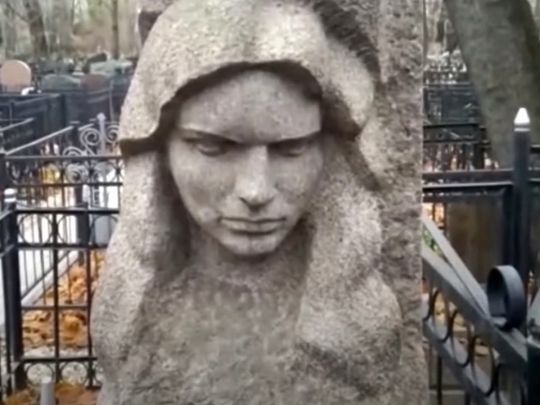 «Закохувалася в одружених і вчаділа в машині»: спливли подробиці про трагедію в родині Джигарханяна