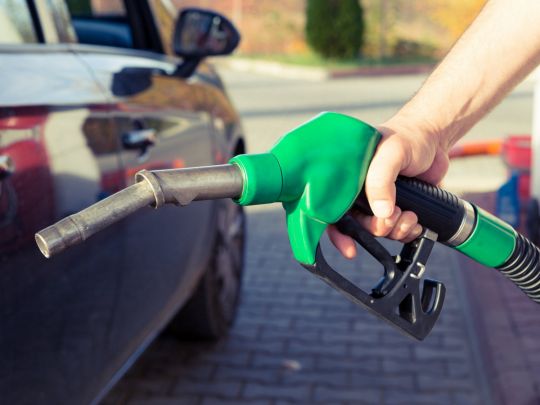 ЗМІ з’ясовували, які АЗС продають неякісне паливо з найбільшого в Україні підпільного НПЗ (відео)