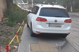 Не перестают удивлять: свежая фотоподборка наглых водителей в Одессе