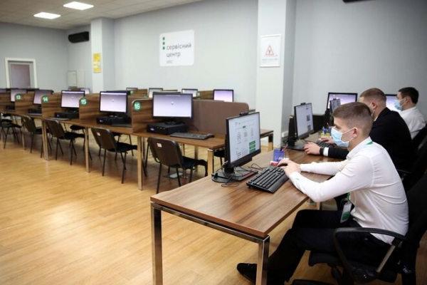 
                                                                        Новые правила подготовки и отметки в правах: какие изменения для водителей уже заработали
                                                                                                                                                                                                                    