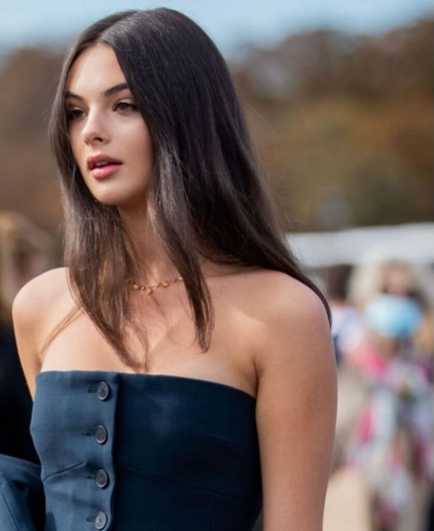 17-летняя дочь Моники Беллуччи восхитила внешностью на показе Dior