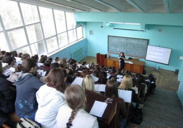 Начало учебного года: в Мечникова прямо во время пары рухнула часть потолка