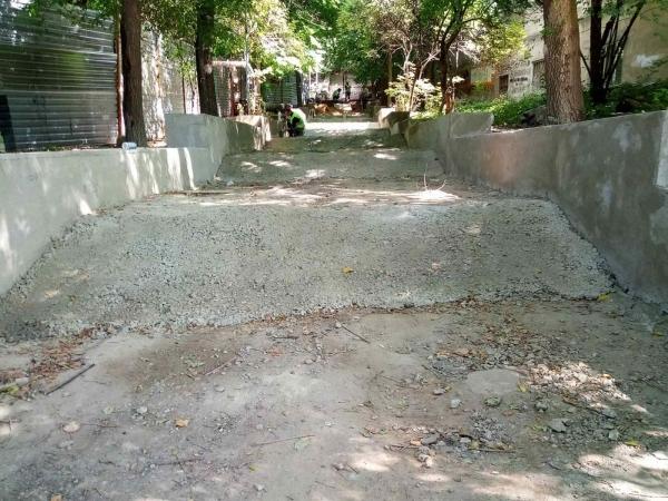 В Одессе начали ремонт одной из самых длинных лестниц Молдаванки. Фото