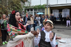 Богатый стол, песни и танцы: как на Молдаванке День города отмечали