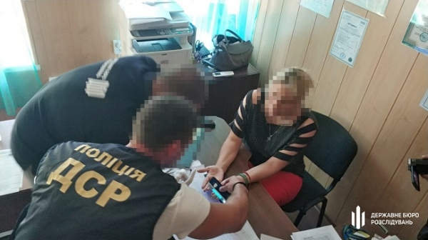 Сотрудница одесской миграционной службы оценила гражданство Украины в тысячу долларов