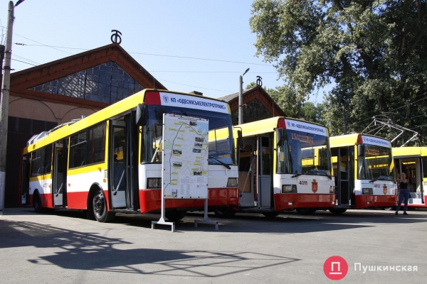 В Одессе презентовали 3 самодельных электробуса, которые скоро выйдут на новый городской маршрут. Фото
