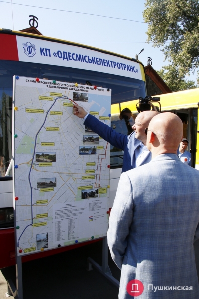 В Одессе презентовали 3 самодельных электробуса, которые скоро выйдут на новый городской маршрут. Фото