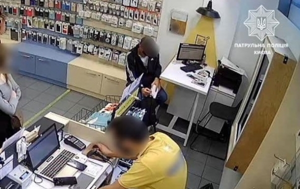 В Киеве вор украл смартфон, но оставил паспортные данные