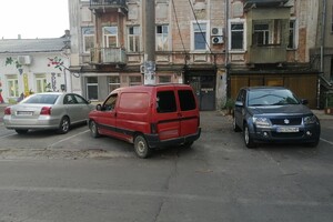 Не перестают удивлять: свежая фотоподборка наглых водителей в Одессе