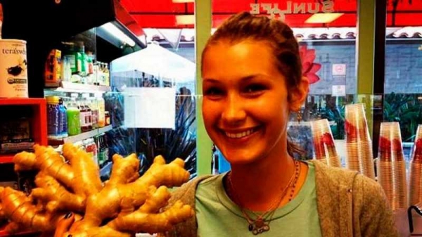 Белла Хадид показала, кем она работала в 15 лет