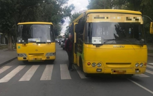 В Одессе маршрутка сбила подростка на зебре