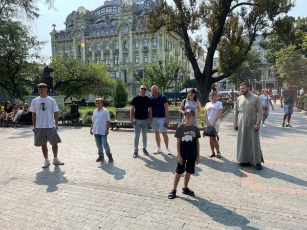 «Подари мечту»: одесские священники исполняют желания детей вместо Деда Мороза 