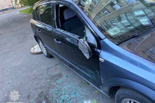 Избиение водителя скорой и разбитое авто: в Одессе задержали двух неадекватов