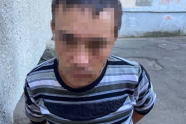Избиение водителя скорой и разбитое авто: в Одессе задержали двух неадекватов