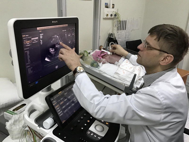 Пуповинна кров замість донорської: як 12 років тому вперше у світі кардіохірург Ілля Ємець застосував своє відкриття під час операції на серці новонародженого