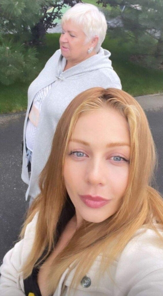 Тина Кароль показала маму в честь ее дня рождения
