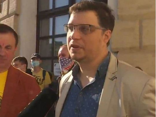 У демократичному суспільстві не утискають ЗМІ: журналісти звернулися до Зеленського