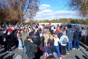 "Человек станет биороботом": на Приморском бульваре протестуют антипрививочники