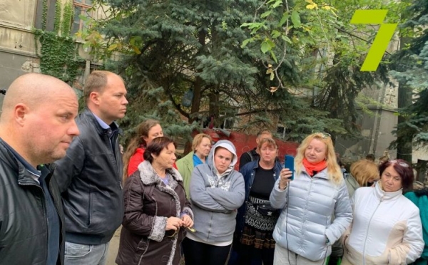 Живущие под шум генератора переселенцы из Донбасса боятся угрозы выселения с Успенской