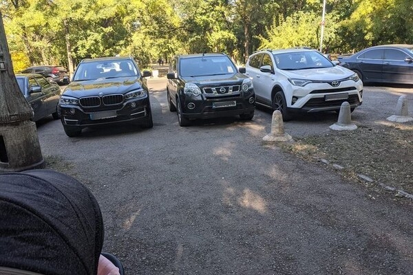 Штрафы не напугали: свежая фотоподборка наглых водителей в Одессе