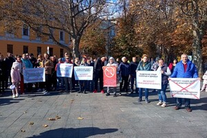 "Человек станет биороботом": на Приморском бульваре протестуют антипрививочники