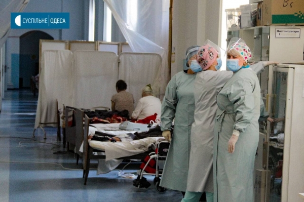В Одесских больницах пациентов с COVID-19 начали класть уже в коридорах