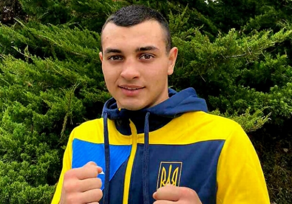 Отправил в нокдаун: украинский боксер Юрий Захареев выиграл бой на чемпионате мира