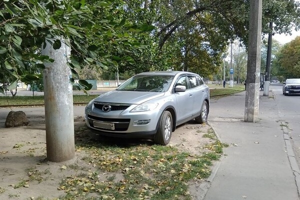 Штрафы не напугали: свежая фотоподборка наглых водителей в Одессе