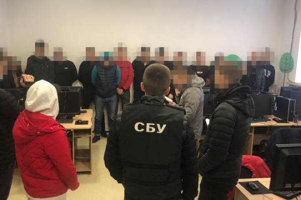 
                                                                        Злоумышленники воровали с банковских карт граждан миллионы гривен ежемесячно
                                                                                                                                                                                                                    