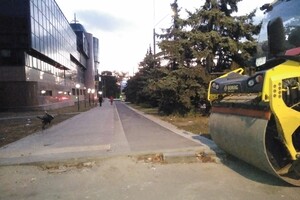 Реконструкция с нарушением норм: на Черняховского появилась первая велодорожка