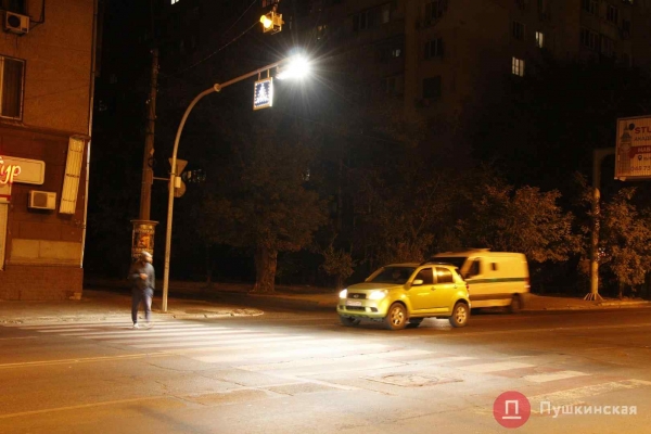 Ходить станет безопаснее: в Черноморке почти за миллион подсветят 4 пешеходных перехода