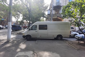 Штрафы не напугали: свежая фотоподборка наглых водителей в Одессе