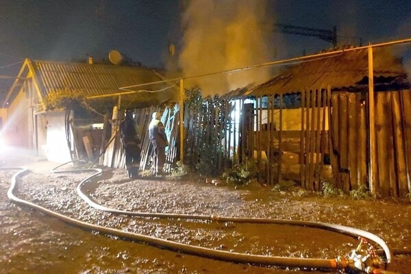 Жаркая ночь: на окраине Одессы горел дом, а в Лузановке подожгли кафе