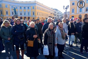 "Человек станет биороботом": на Приморском бульваре протестуют антипрививочники