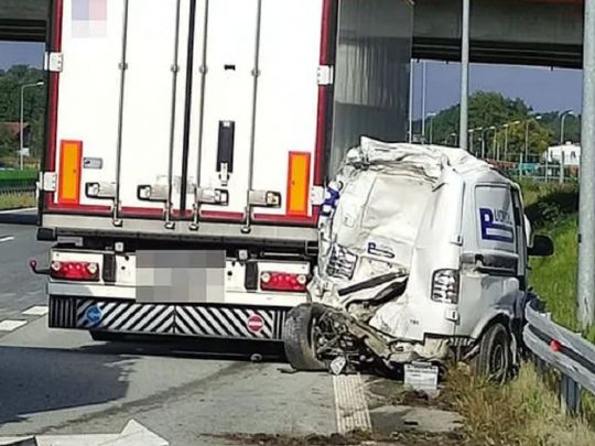 Малював дорожню розмітку і був збитий на смерть вантажівкою: в Польщі трагічно загинув українець