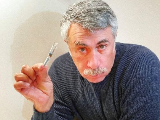 «Заплатять тисячу доларів не за страховку, а за липову довідку»: Комаровський відреагував на ідею про примусову вакцинацію