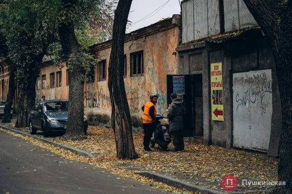 Нетуристическая Одесса, часть 2: смесь старого города и промзоны на Сахалинчике. Фоторепортаж