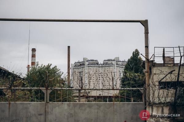 Нетуристическая Одесса, часть 2: смесь старого города и промзоны на Сахалинчике. Фоторепортаж