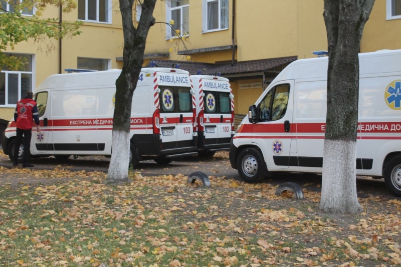 «70-річний чоловік зізнався, що після вакцинації боїться втратити потенцію»: репортаж з пекла — ковідного госпіталю у Полтаві