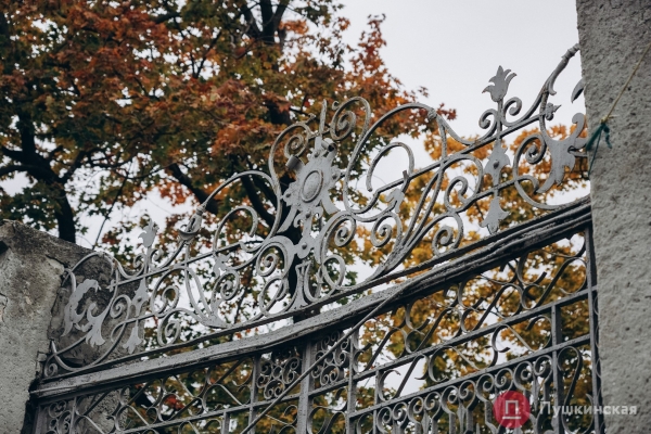 Нетуристическая Одесса, часть 2: смесь старого города и промзоны на Сахалинчике. Фоторепортаж