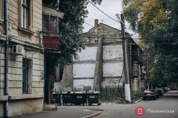 Нетуристическая Одесса, часть 2: смесь старого города и промзоны на Сахалинчике. Фоторепортаж