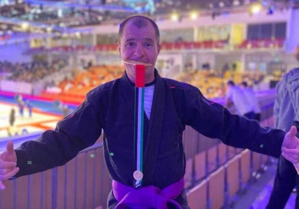 Работает дворником, тренируется сам: украинец стал чемпионом мира по джиу-джитсу