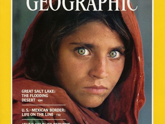 Афганська дівчинка з культової обкладинки National Geographic отримала притулок в Італії — як вона виглядає через 36 років