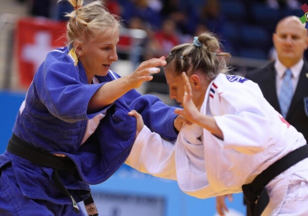 Вырвала победу на последних секундах: украинка выиграла "золото" на чемпионате мира по самбо
