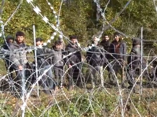Біженці йдуть: у мережі показали вражаючі колони мігрантів на білорусько-польському кордоні
