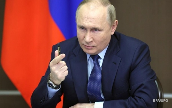Привился Путин. Назальная вакцина от COVIDСюжет