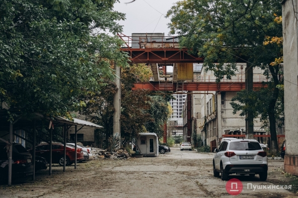 Нетуристическая Одесса, часть 2: смесь старого города и промзоны на Сахалинчике. Фоторепортаж