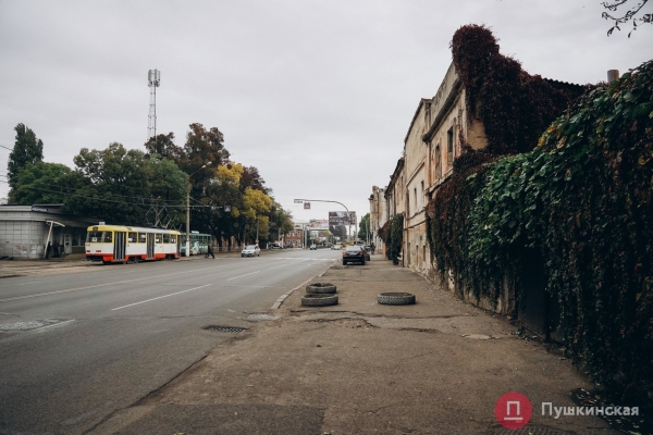 Нетуристическая Одесса, часть 2: смесь старого города и промзоны на Сахалинчике. Фоторепортаж