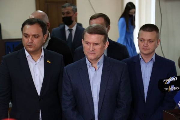 
                                                                        Адвокат: У Зеленского потратили два года на монтаж "пленок Медведчука"
                                                                                                                                                                                                                    